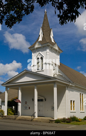 Style ancienne église et clocher au centre-ville de Jasper, le comté de Humboldt, en Californie Banque D'Images