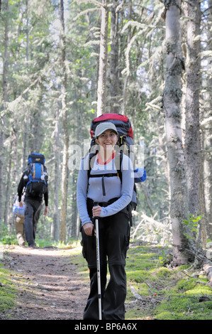 Randonnée dans le parc national de Prince Albert. Sur le sentier de Grey Owl. Banque D'Images