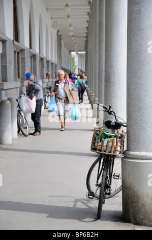 Ljubljana, Slovénie. Location dans le marché de Plecnik Colonade Banque D'Images