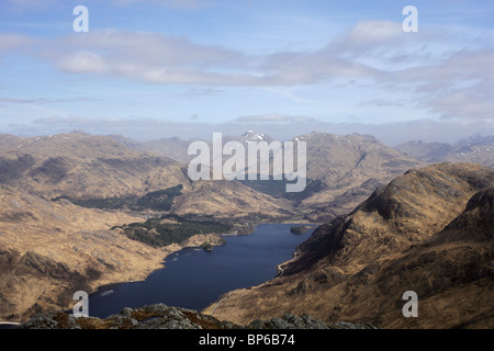 Vue depuis le haut de Sgurr Ghiubhsachain à au nord-est le long de Loch Shiel Banque D'Images