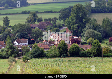 Vue sur village Turville en été, Buckinghamshire, England, UK Banque D'Images