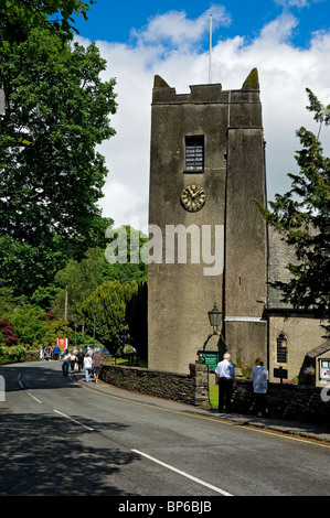 Église de St Oswald en été Grasmere Cumbria Angleterre Royaume-Uni Grande-Bretagne Banque D'Images