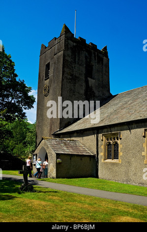 Entrée à l'église St Oswald en été Grasmere Cumbria Angleterre Royaume-Uni Grande-Bretagne Banque D'Images