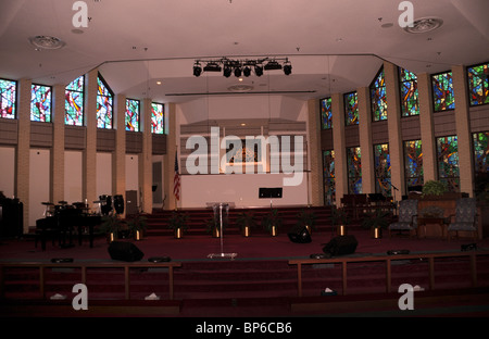 L'intérieur du sanctuaire de l'Assemblée de Dieu Trinité dans l'église, Lahnam Maryland Banque D'Images