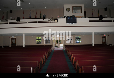 L'intérieur du sanctuaire de l'Assemblée de Dieu Trinité dans l'église, Lahnam Maryland Banque D'Images