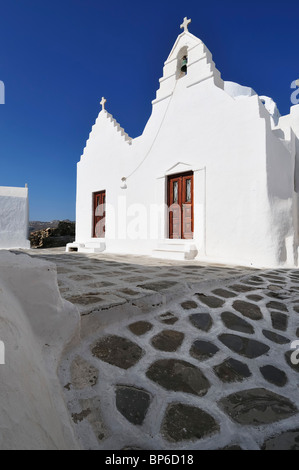 Mykonos. La Grèce. L'église de Panagia Paraportiani blanchis à la chaux, dans la région de Kastro Chora. Banque D'Images