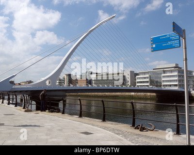 Samuel Beckett Bridge sur Spencer Dock surplombant la rivière Liffey Dublin Ireland Banque D'Images