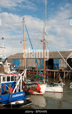 Ostréiculture traditionnelle yawls à Whitstable Kent England uk Harbour Banque D'Images