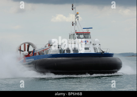 British Hovercraft Corporation Liberté 90 API-88 aéroglisseur dans le Solent. UK Banque D'Images