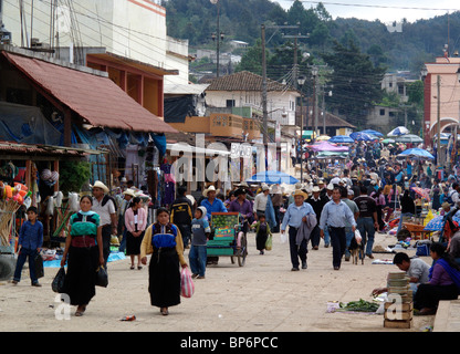 Le marché journalier à San Juan Chamula près de San Cristobal de Las Casas au Chiapas au Mexique Banque D'Images