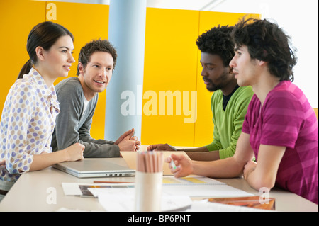 Business Executives discussing in an office Banque D'Images
