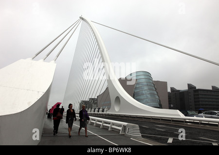 Samuel Beckett Bridge, Centre de conférence, de la rivière Liffey, Dublin Docklands Banque D'Images