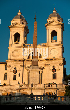 L'église de la Santissima Trinità dei Monti au-dessus, Rome, Italie Banque D'Images