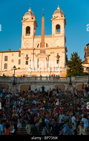 L'église de la Santissima Trinità dei Monti au-dessus, Rome, Italie Banque D'Images