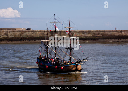 Vieux gréement dans le port, Whitby, North Yorkshire, Angleterre. Banque D'Images