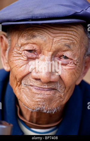 Un homme âgé dans Village Shaxi, Province du Yunnan, Chine Banque D'Images