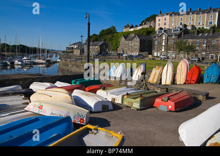 Port de Porthmadog, Gwynedd, au nord du Pays de Galles, de la lumière du matin. Banque D'Images