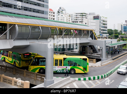 Le BRT, Bus Rapid Transit, système de bus à Bangkok Banque D'Images