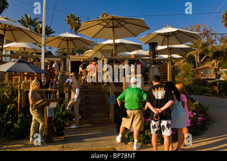 Dîner en plein air au Beachcomber Cafe, Crystal Cove State Park Historic District, Corona del Mar, Newport Beach, Californie Banque D'Images