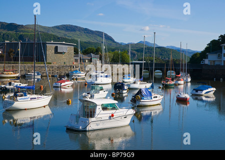 Port de Porthmadog, Gwynedd, au nord du Pays de Galles, de la lumière du matin. Banque D'Images