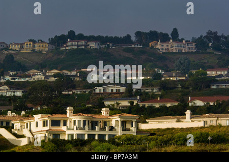 Maisons de riches dans les collines au point Vicente, Péninsule de Palos Verdes, California Banque D'Images