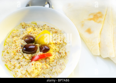 Des Badingian mutabbal Baba Ghanoush,plat traditionnel du Moyen-Orient Banque D'Images