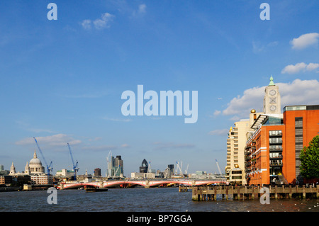 OXO Tower, Blackfriars Bridge et sur les toits de la ville, Londres, Angleterre, Royaume-Uni Banque D'Images