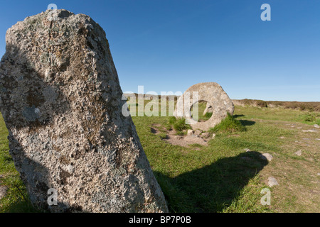 L'article de pierre Men-An-Tol un monument à Cornwall. Pensé pour être un monument de la fécondité sur la lande haute Banque D'Images