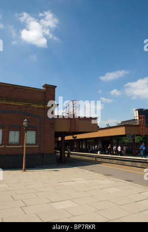 La plate-forme à Moor Street Station, Birmingham, West Midlands, Angleterre. Banque D'Images