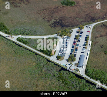 Vue aérienne au-dessus de Parc National des Everglades de Floride de stationnement du centre d'accueil Banque D'Images