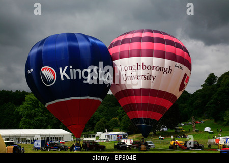 Deux montgolfières au Bristol Balloon Fiesta, 2010. Banque D'Images