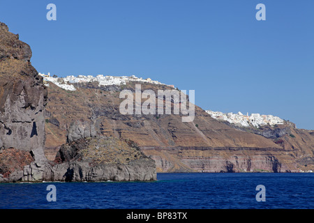 Vue panoramique de Fira et de la mer, l'île de Santorin, Cyclades, Mer Égée, Grèce Banque D'Images