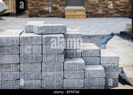 Des piles de pierres imbriquées pour l'installation d'entrée de l'aménagement paysager Banque D'Images