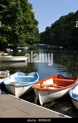 Bateaux sur la digue dans le seigle, High Wycombe, Buckinghamshire, England, UK Banque D'Images