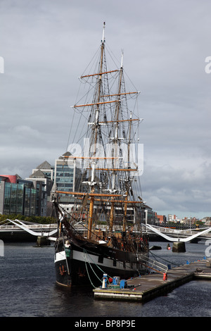 Jeanie Johnston, réplique du navire 1848 utilisés pour le transport des émigrants pendant la famine irlandaise, Custom House Quay, Dublin Banque D'Images