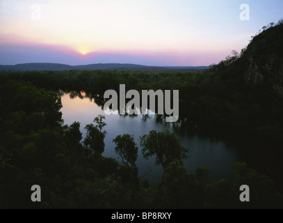 Coucher du soleil sur la rivière avec paysage, Katherine Gorge, Nitmiluk National Park, Territoire du Nord, Australie Banque D'Images