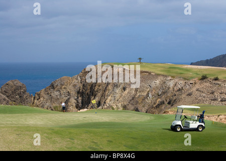 À partir de la balle de golf chipping green de 15 trous à Porto Santo Golfe Golf, Porto Santo, près de Madère, Portugal Banque D'Images