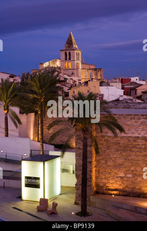 Es Baluard Musée d'Art Moderne et Contemporain au crépuscule, Palma, Majorque, Îles Baléares, Espagne, Europe Banque D'Images