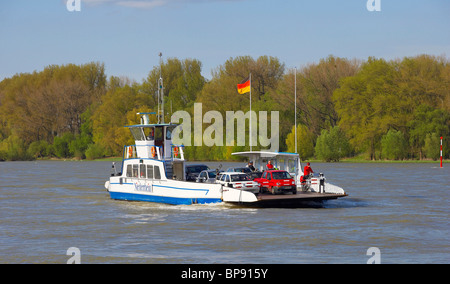 Printemps, jour, ferry dans Dormagen-Zons, Rhénanie du Nord-Westphalie, Allemagne, Europe, Banque D'Images