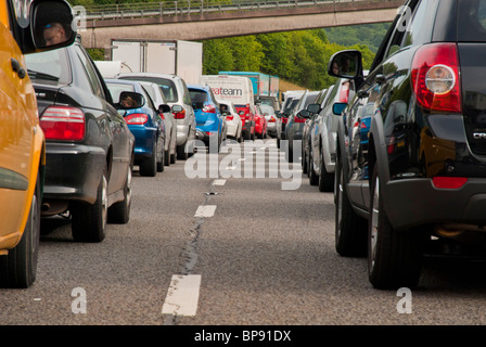 Le trafic d'attente sur l'autoroute M5 Southbound Banque D'Images