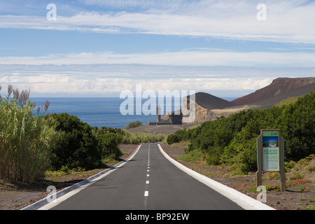 Route de Capelinhos phare, île de Faial, Açores, Portugal, Europe Banque D'Images