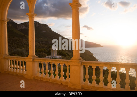 Terrasse de Son Marroig Mansion et Gazebo au coucher du soleil, près de Deia, Mallorca, Iles Baléares, Espagne, Europe Banque D'Images