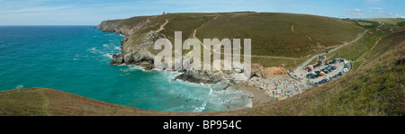 Vue panoramique de chapelle et Porth Papule Coates tin mine dans la distance, Cornwall UK. Banque D'Images
