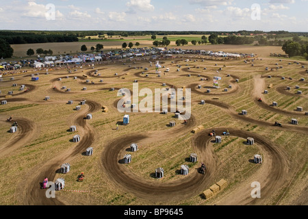 Tracteur tondeuse race, Thoense, région de Hanovre, Basse-Saxe, Allemagne du nord Banque D'Images