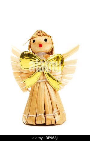 Figurine ange de Noël de paille sur fond blanc Banque D'Images