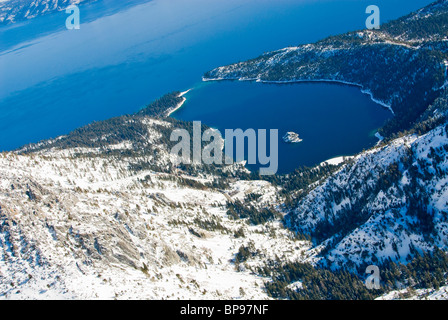 Vue aérienne en hélicoptère lake mountains aerial South Lake Tahoe Nevada neige hiver United States US Amérique du Nord Banque D'Images