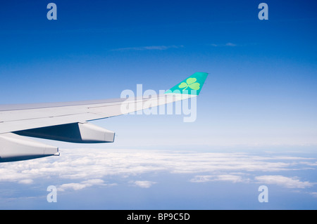 En voyant l'aile sur un airplain Aer lingus Banque D'Images