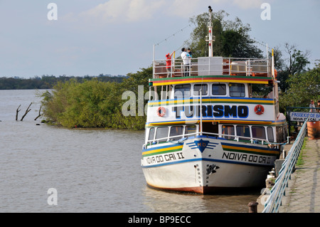 Bateau de tourisme sur le fleuve Guaiba, Porto Alegre, Rio Grande do Sul, Brésil Banque D'Images