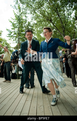 Paris, France, adultes français en vêtements rétro 'Rock n Roll » danse de style des années 1950 à l'événement 'Paris plages' Banque D'Images