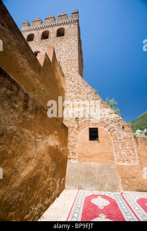 Tapis dans la cour de la kasbah à Chefchaouen, Maroc Banque D'Images